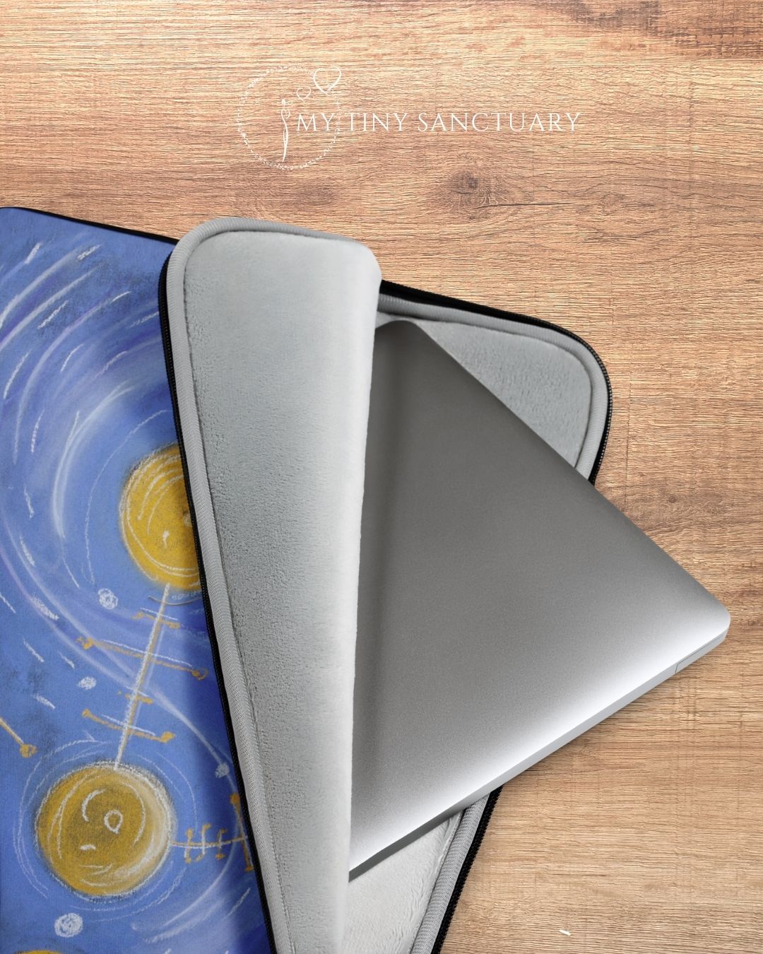 Laptop Sleeve Get Back To Centre I Light Code Illustration