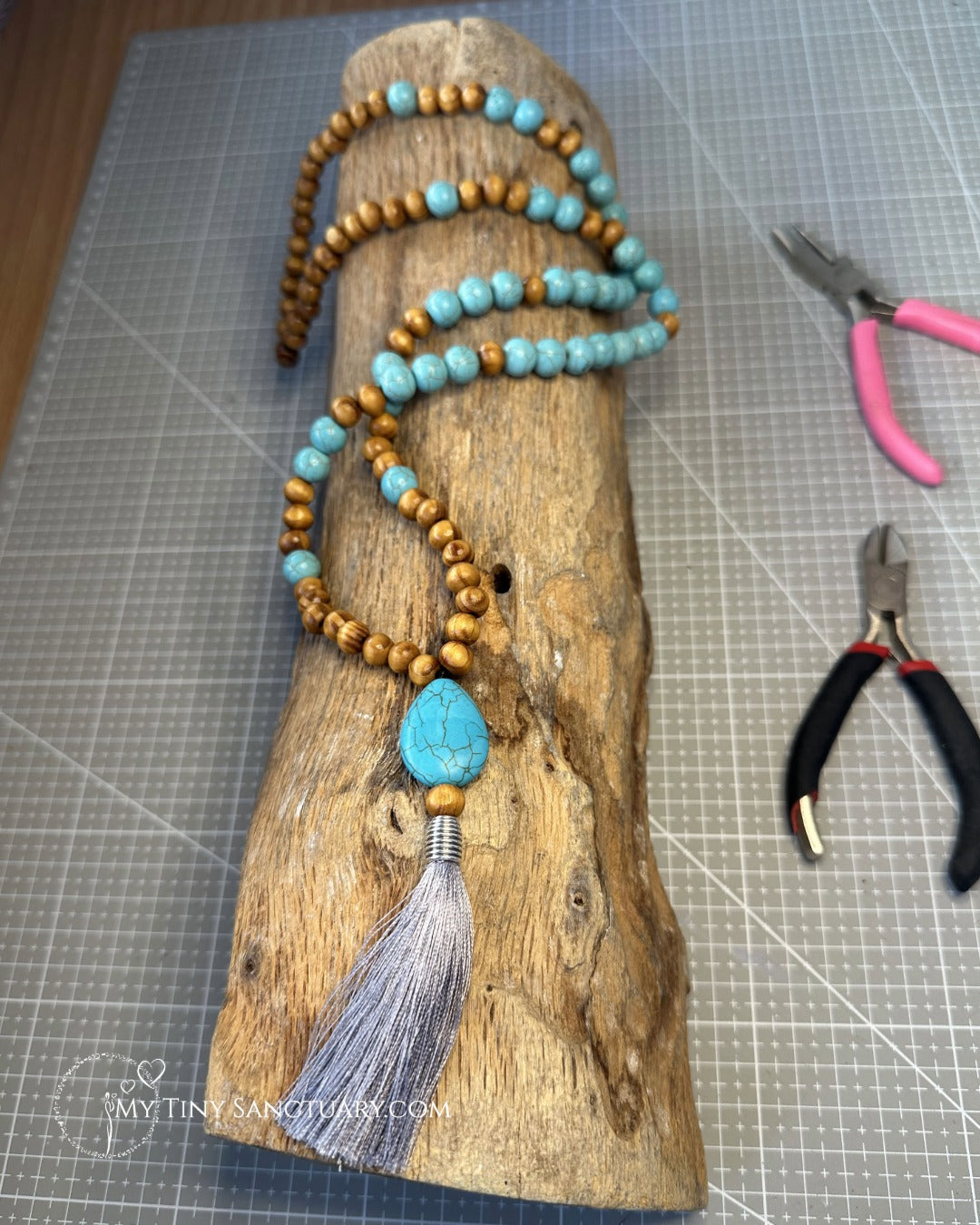 Malas Necklaces with Turquoise Howlite