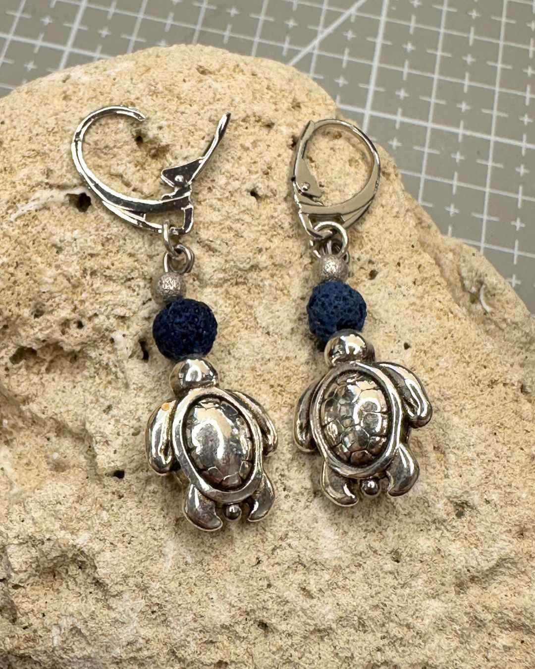 Turtle of Aegina Earrings • 999° Antique silver-plated & Lava Bead - My Tiny Sanctuary