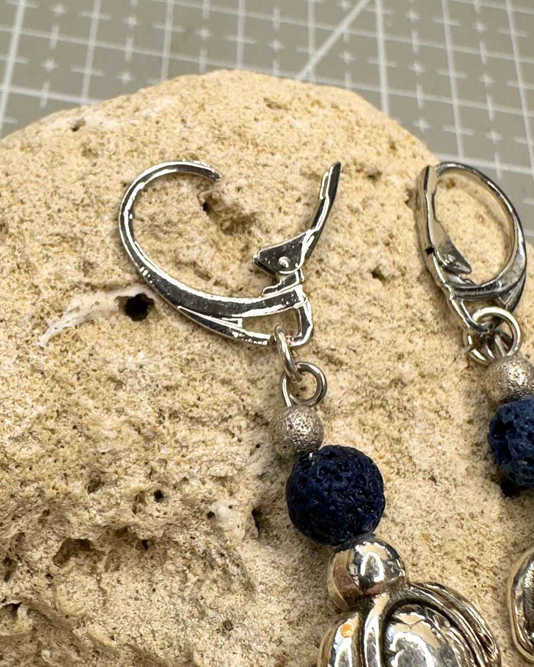 Turtle of Aegina Earrings • 999° Antique silver-plated & Lava Bead - My Tiny Sanctuary