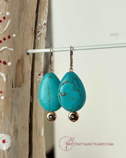 Les Boucles d'Oreilles en Howlite Turquoise et Œil de Mati en Or Rose