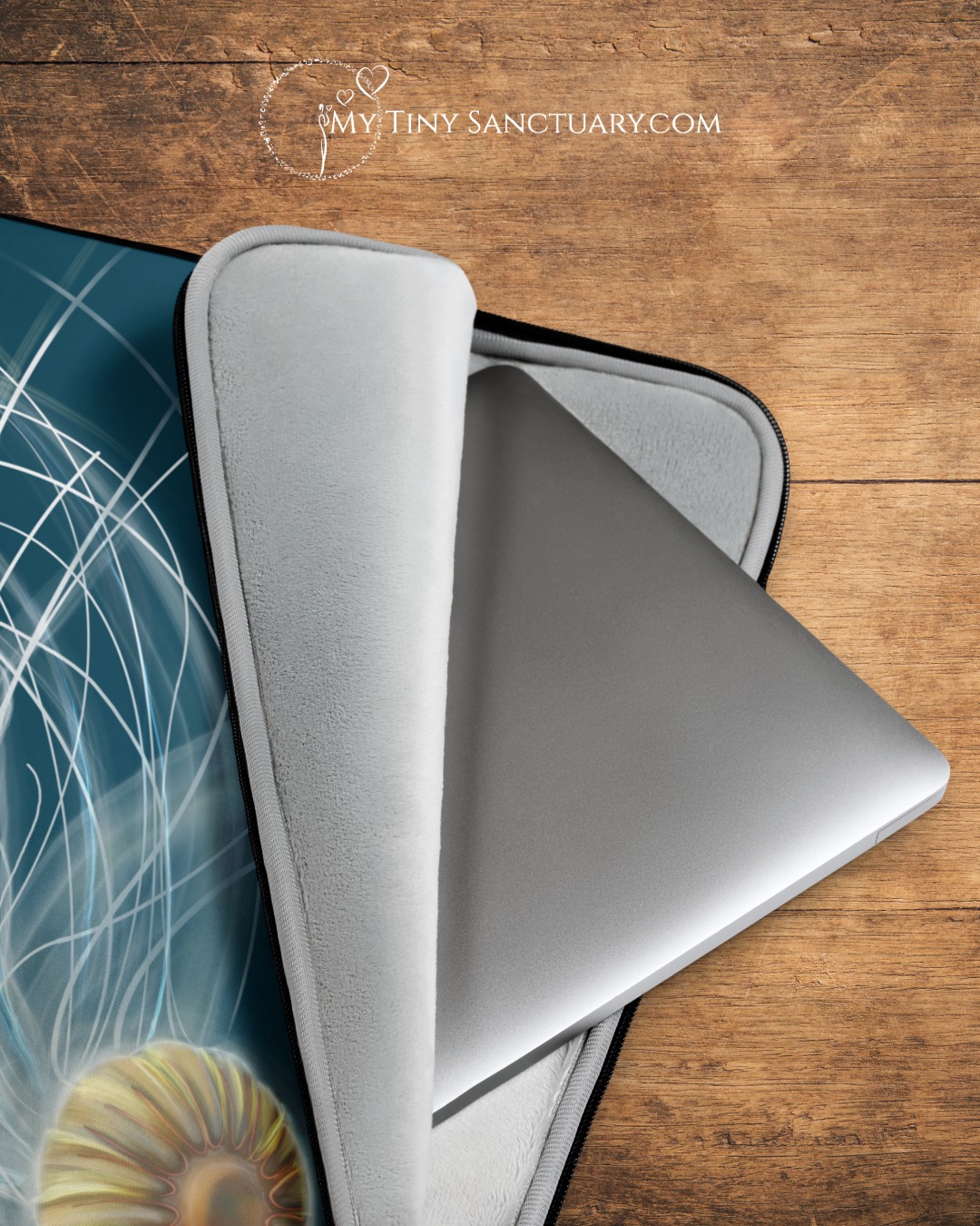 Solo Jellyfish Laptop Case – The Graceful Dancer Neoprene Sleeve with Faux Fur Lining - Image 2